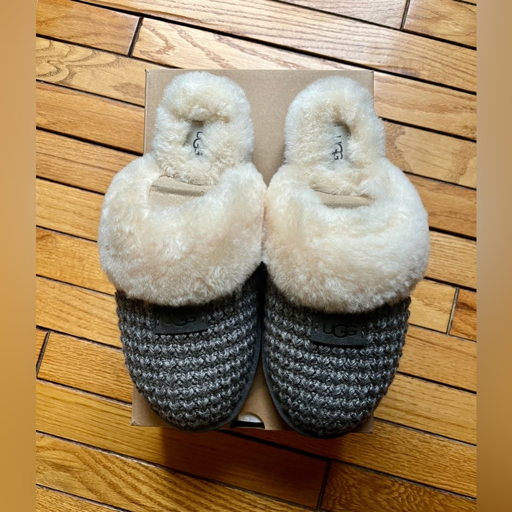 Ugg Women Cozy Knit Genuine Shearling Slipper. Grey. Size 10. NWT.